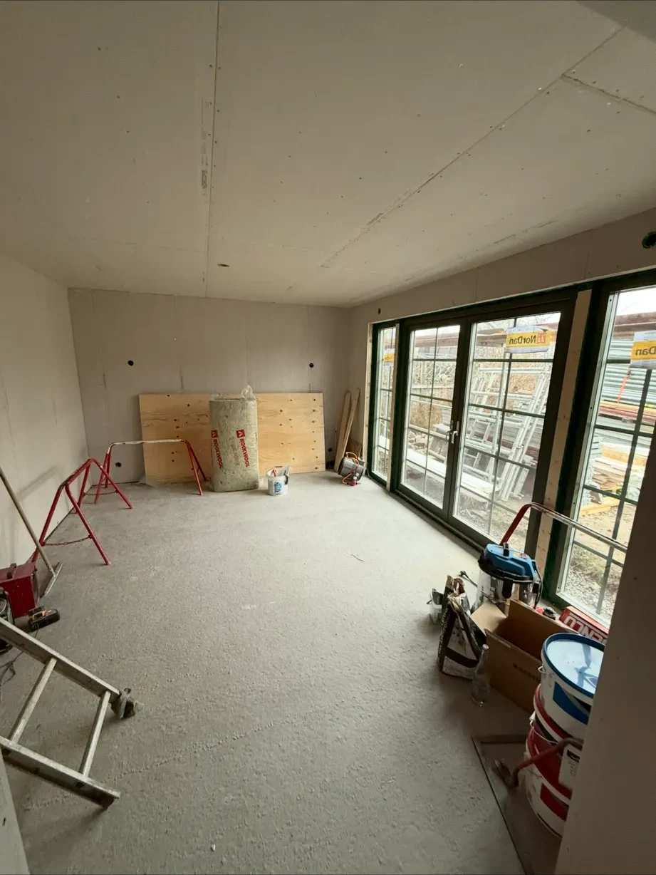 Invändig renovering med stora fönsterpartier
